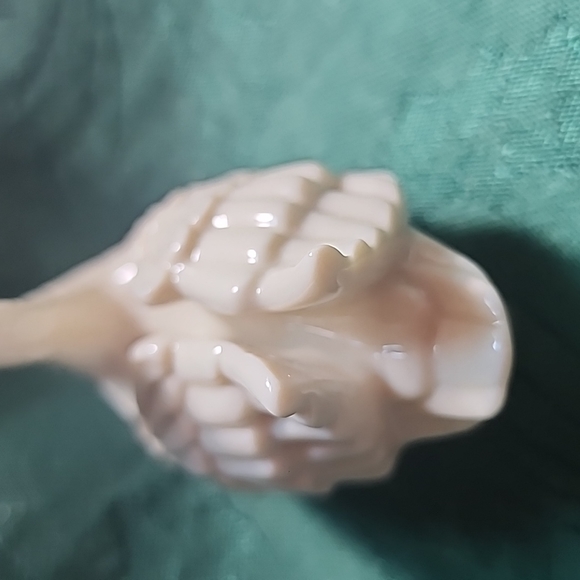 Vintage Lenox Swan with 24 karat gold embellishment on beak - Picture 4 of 4